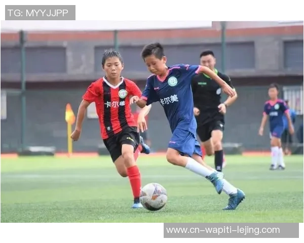 潍坊这所学校捧回2025年山东省“省长杯”青少年学校足球联赛大奖